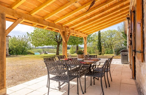 Ferrensac Villa | Maison Longchamps - Five Bedroom Villa, Sleeps 10