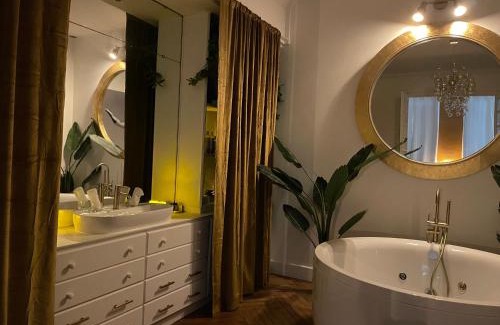 Saint Genes House | Maison Marie-Astrid, Suite avec Balnéo privée
