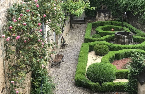 Champlitte House | Maison Monument Historique et son Jardin de Buis Taillés