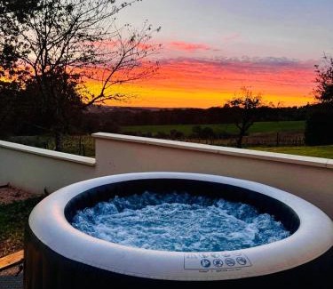 Figeac House | Maison neuve, cadre apaisant,jacuzzi et piscine