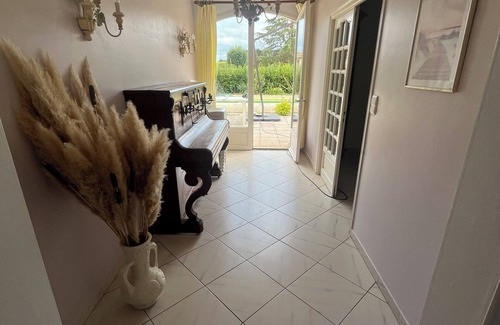 Antin House | Maison Paisible à la Campagne