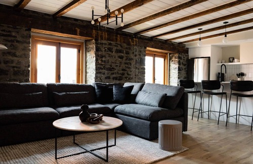 Old Montreal Apartment | Maison Place Royale - Suite Luxe 2 chambres