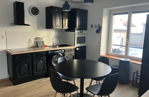 Chanat-la-Mouteyre House | Maison pour se ressourcer proche Vulcania - 10 min