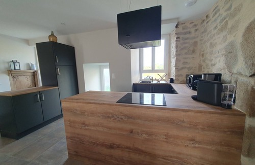 Estivaux House | Maison Rénovée Avec Terrasse + Parc Avec Piscine Chauffée et Terrasse Couverte