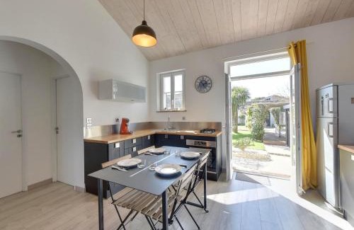 Quartier du Casino House | Maison rénovée avec piscine, jardin clos et terrasse, à 5 min de la plage et des commerces - FR-1-706-5