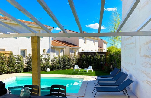 Aimargues Villa | Maison Romarin Avec Piscine