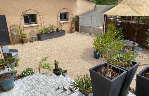 Courzieu House | Maison sur cour
