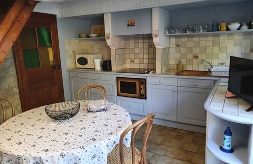 Treffiagat House | Maison typique pour 4 personnes, jardin clos et fleuri, proche plage