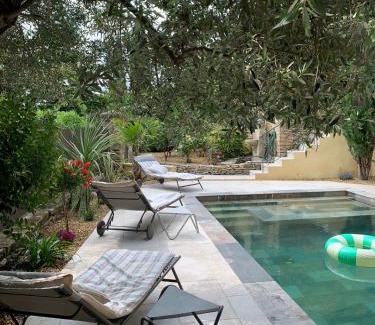 Saint-Maximin Villa | Maison uzès piscine plein sud avec superbe vue