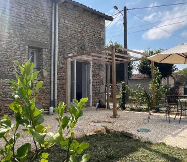 Savigne House | Maison Vigneronne - Stay on a vineyard, in the winegrowers cottage