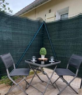 Puiseux-en-France Apartment | Maisonnette aux deux terrasses - Proche du Parc Asterix