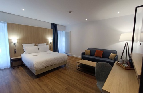 Saint-Vaast-la-Hougue Hotel | Maisons de Tatihou, The Originals Relais