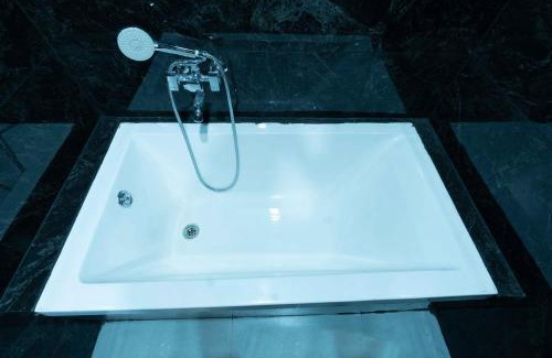 Pune Cabin | Majestic Inn