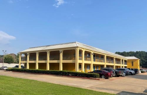 Longview Hotel | Majestic Inn