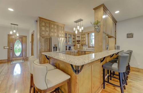 Gilbert House | Majestic Lake Murray Retreat | +2BR Guest House