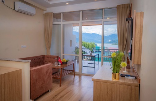 Pokhara Hotel | Majestic Lakefront Hotel & Suites