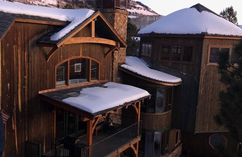 Placerville House | Majestic Mountain Escape