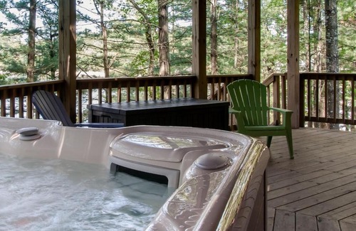 Redgranite House | Majestic Pines Lakeside Lodge