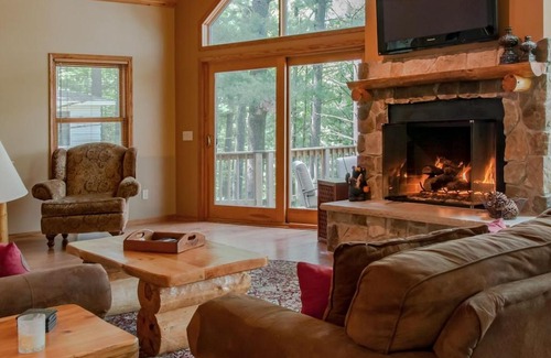 Redgranite House | Majestic Pines Lakeside Lodge