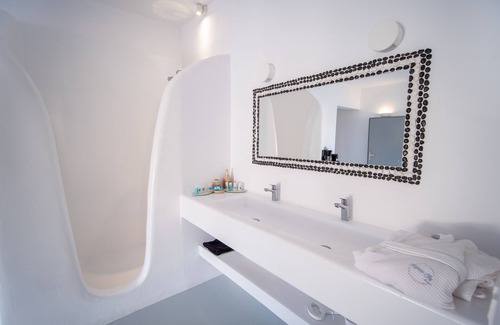 Megalochori House | Majestic Sky Luxury Suites