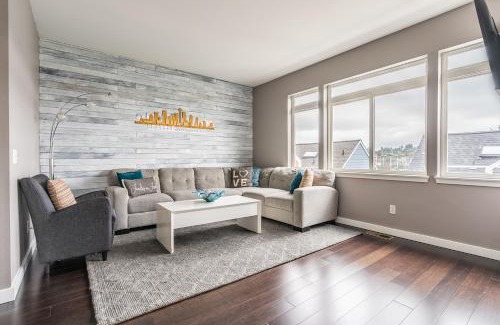 Southeast Magnolia House | Majestic Views with a Hot Tub!