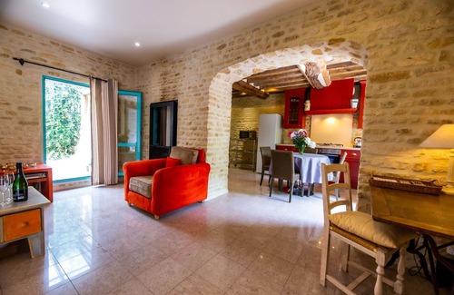 Saint-Wambert-des-Trois-Vallees House | Majorelle" 2 or 3 person house -Private Jacuzzi + SPA and Pool access