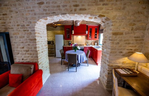 Saint-Wambert-des-Trois-Vallees House | Majorelle" 2 or 3 person house -Private Jacuzzi + SPA and Pool access