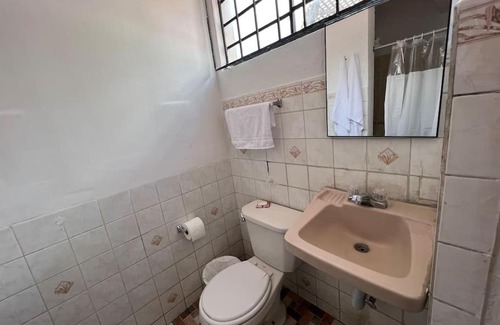 Zona 4 House | Makachi Hotel