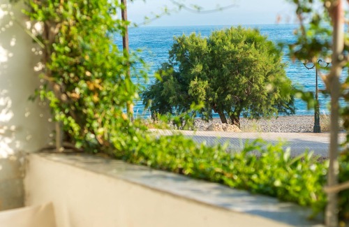 Makry Gialos Apartment | Makrigialos: High standard property, studio flat by the sea