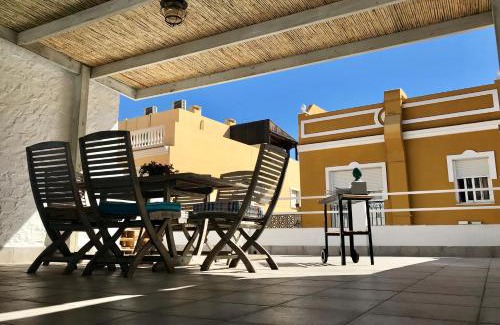 Las Acacias House | Malaga Beach House, 2 city bikes, 2 children's bikes, WiFi, BIG terrace, BBQ, Family, Childfriendly
