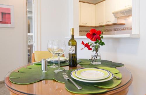 Torremolinos Apartment | Malagasuite Lux Beach & Pool
