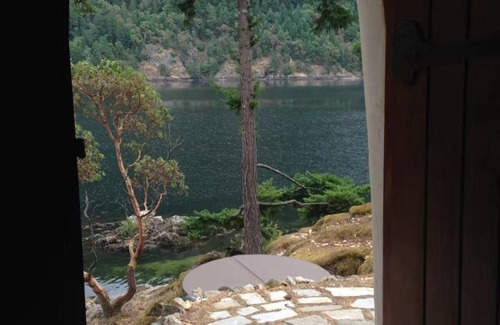 Juan de Fuca Electoral Area Cottage | Malahat Fairyland Cottage