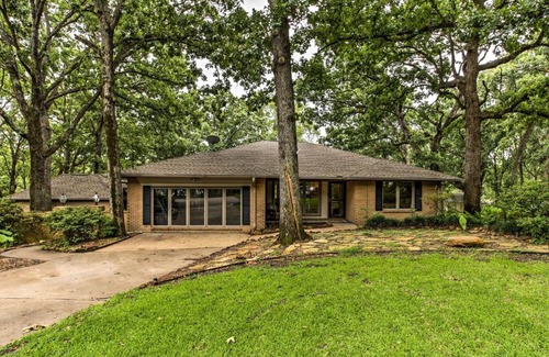 Star Harbor House | Malakoff Lake House - Deck, Boat Slips, and Fire Pit