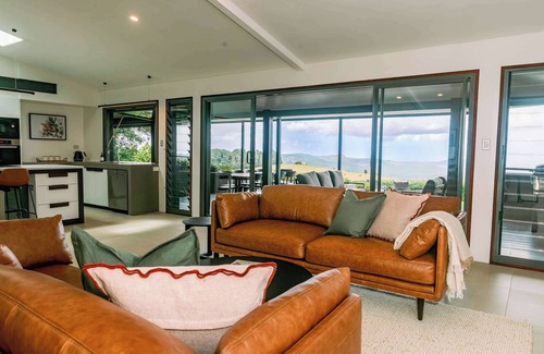 Wootha House | Maleny Scenic Retreat