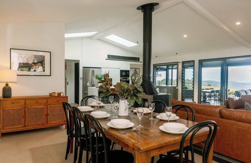 Wootha House | Maleny Scenic Retreat