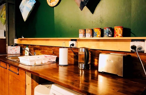 Maleny Apartment | Maleny Monet’s Studio