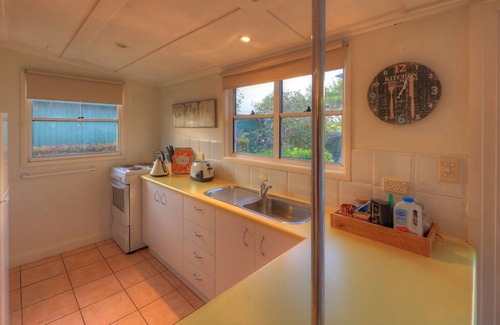 Maleny Cottage | Maleny self contained Cottage & outdoor spa, walk to village cafes & restaurants