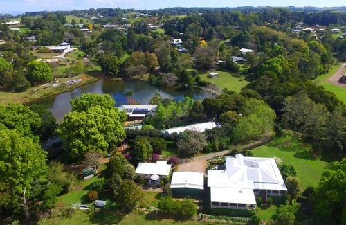 Maleny Cottage | Maleny self contained Cottage & outdoor spa, walk to village cafes & restaurants