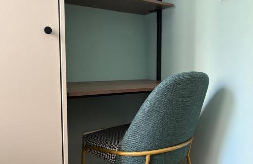 Funfhaus Apartment | Malfatti Room Oasis Space