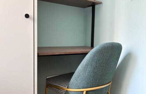 Funfhaus Apartment | Malfatti Room Oasis Space