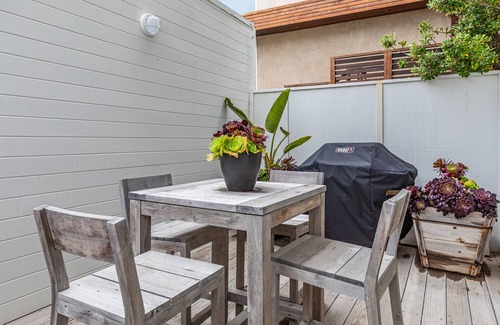 Malibu House | Malibu Beach Home Best Kept Secret on Sandy Beach July Special