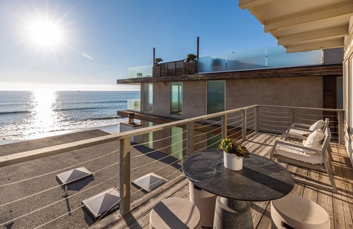 Malibu House | Malibu Beach Home Best Kept Secret on Sandy Beach July Special