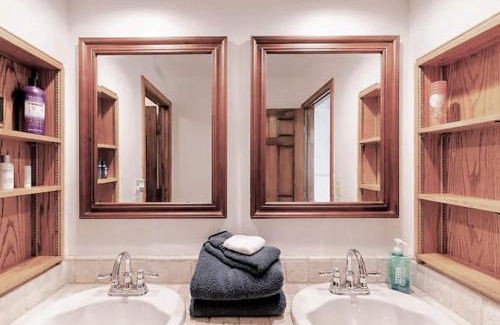 Central Malibu House | Malibu Ocean Villa with King Bed, Hot Tub, Beach, BBQ