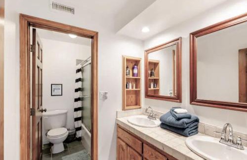 Central Malibu House | Malibu Ocean Villa with King Bed, Hot Tub, Beach, BBQ