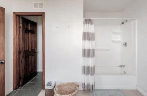 Central Malibu House | Malibu Ocean Villa with King Bed, Hot Tub, Beach, BBQ
