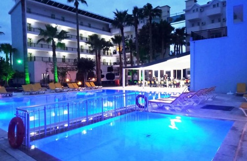Kiris Hotel | Malibu resort hotel