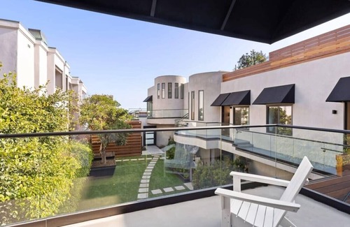 Eastern Malibu Apartment | Malibu Sand Suite #15 - Ocean-side Carbon Beach