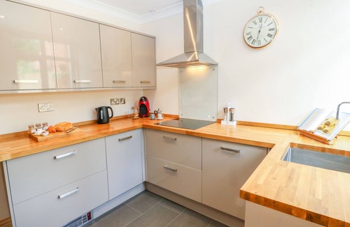 Church Fenton House | MALLARD COTTAGE, family friendly, with open fire in Church Fenton