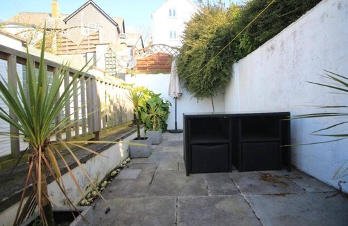 Treator Cottage | Malt Cottage Sleeps4-patio-petsok-parking