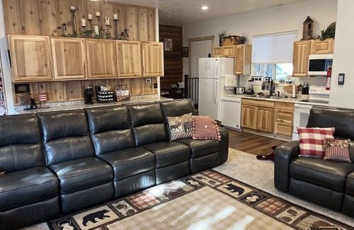 Garden City Cabin | Mama Bear Cabin at Bear Lake -SNAG last minute DEALS-ALL SIZE GROUPS